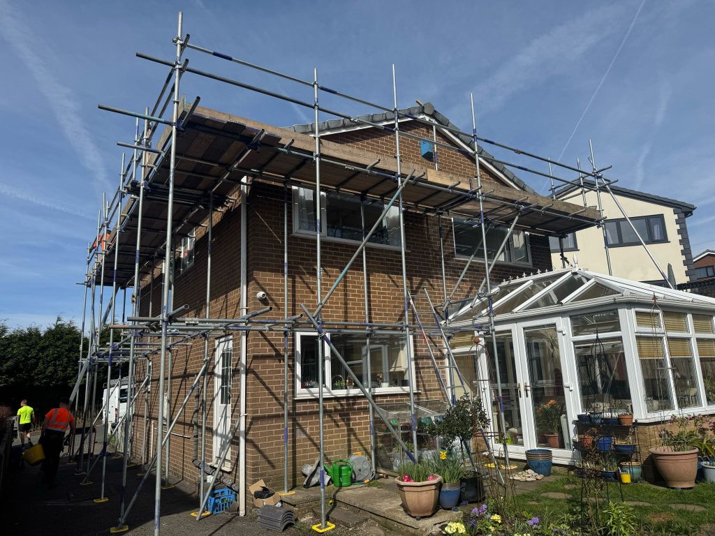 Choose Reliable Roofing Contractors Before Travelling